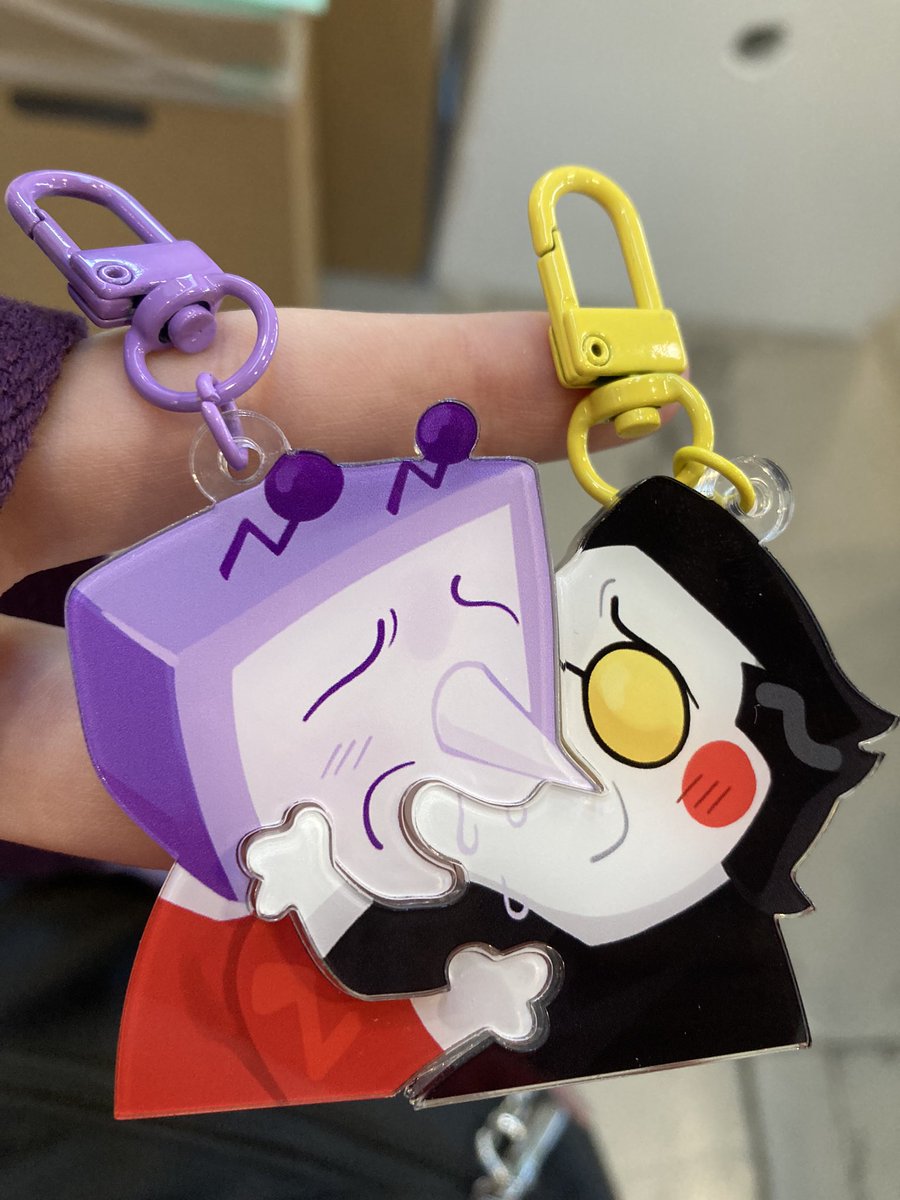 I’m at comic con and this was the only piece of spamtenna merch I could find but honestly it is so magnificent that I can’t even complain