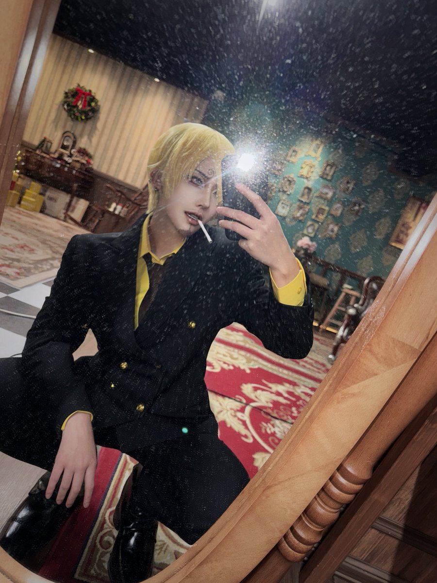 레이디들, 거울은 제가 닦아드리겠습니다.
전부 저에게 맡겨만 주세용~💗

.
.
.

사내녀석들은 알아서 닦아 써라.

>> <a href="/onepiece_Lucky5/">원피스: 발라티에 무기와라점</a>