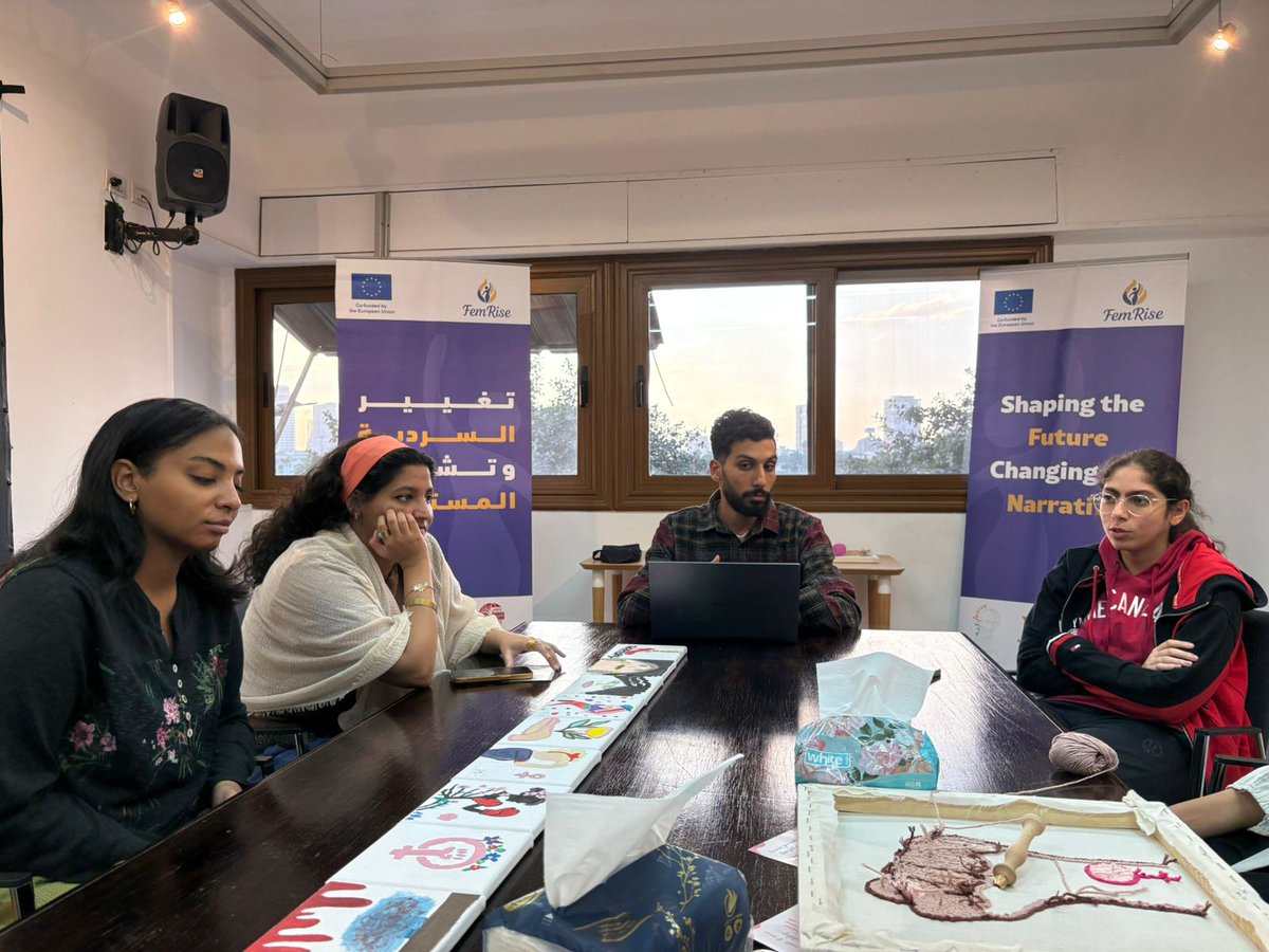 تستكمل مؤسسة ماعت سلسلة اجتماعاتها حول تصحيح السرديات المغلوطة بشأن النسوية في مصر، وذلك ضمن مشروع FemRise.

وفي هذا الإطار، عقدت المؤسسة الاجتماع التاسع، حيث شارك المتطوعون في ورشة عمليّة في الفنون التشكيلية مع خبيرة الفن التشكيلي حبيبة محمد عبد الوهاب، تعرّفوا خلالها على كيفية