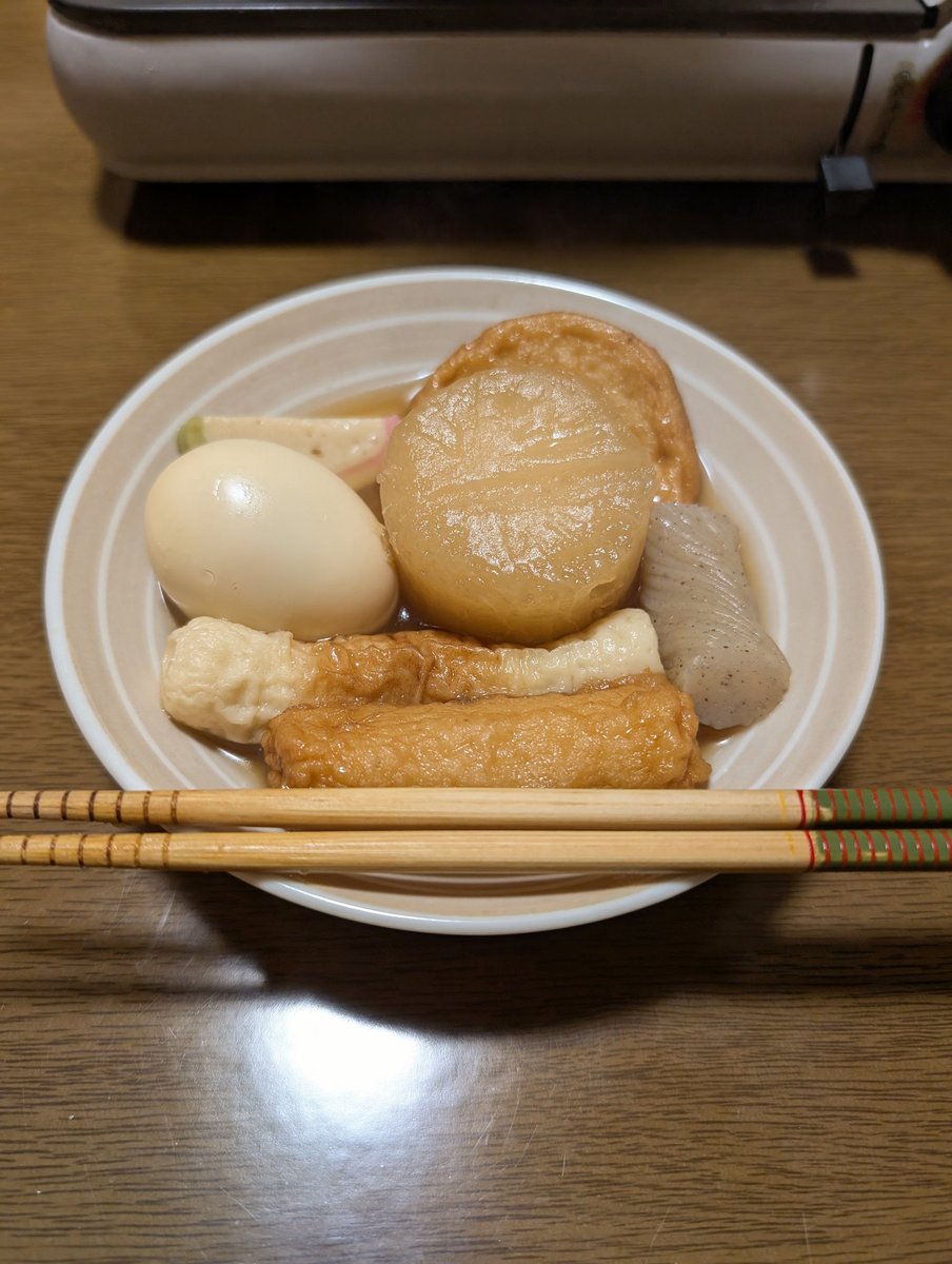 __takemaru__'s tweet photo. お疲れ様です🌃
今夜はおでん🍢で晩酌🍺します😊 https://t.co/FZ4U723b8N