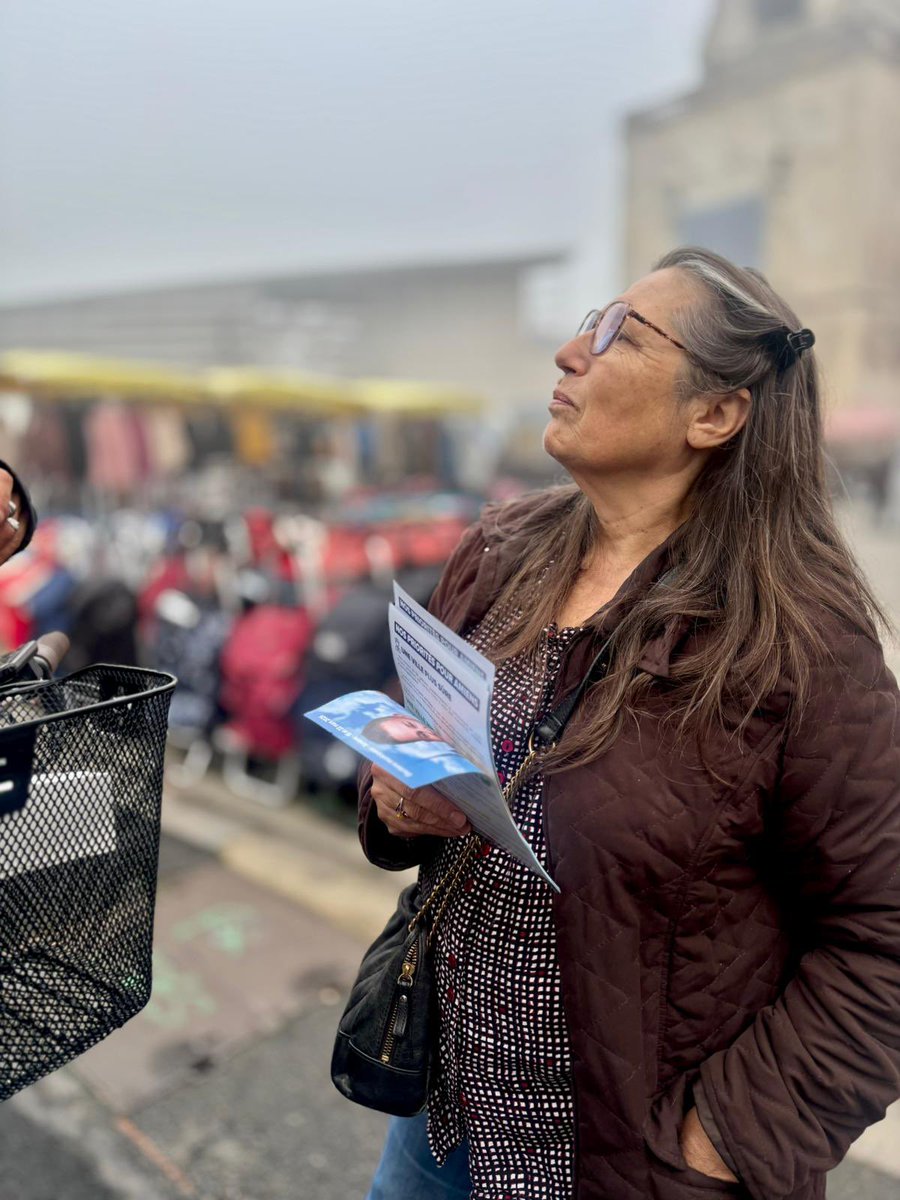 Matinée au marché du Beffroi avec l’équipe Amiens Pour Vous.  C’est toujours un plaisir de discuter avec les commerçants et les Amiénois pour construire ensemble l’avenir de notre ville 🤝🌃