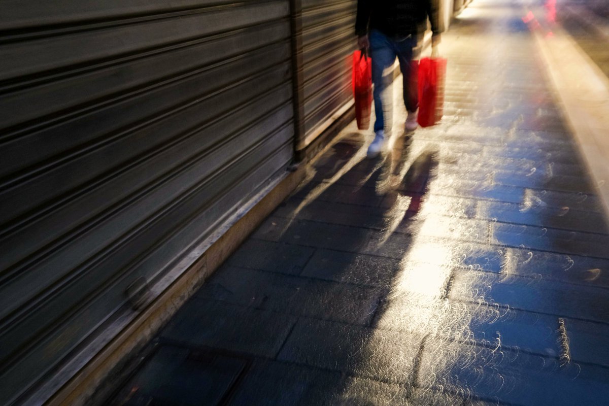 Red Bags - Trieste, Italy 2025
#streetphoto #streetlife #citylife #streetphotography #streetphotographyworldwide #streetshot #streetsgrammer #streetfeat #burnmyeye #urban #urbanphotography #street #ourstreets #photographer #rain #Red