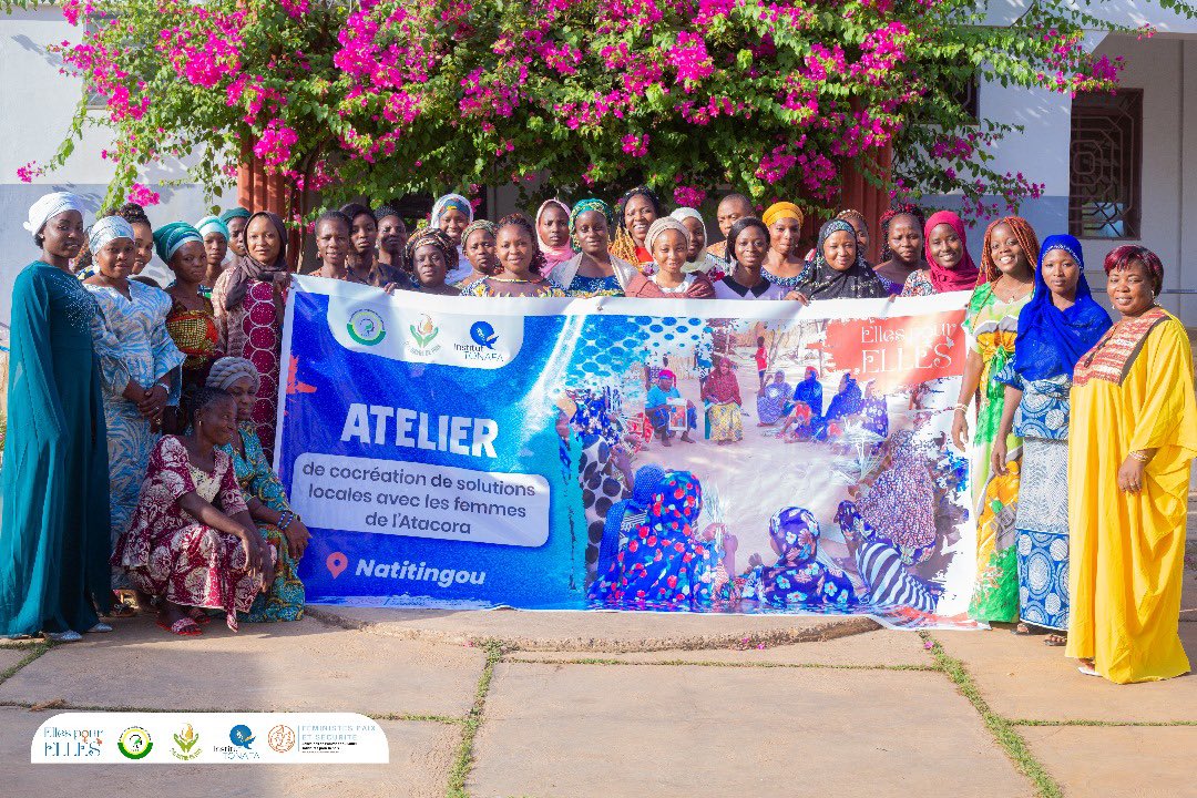 FjadAmazones's tweet image. Après une 1ere journée riche en échanges, et en réflexion collective, les femmes de l’Atacora poursuivent l’atelier de cocréation pour le projet #EllesPourELLES.

Place au jour 3 où elles présentent leur solutions au jury avec la DDPR, et l’élaboration des plans d’action. #FPS