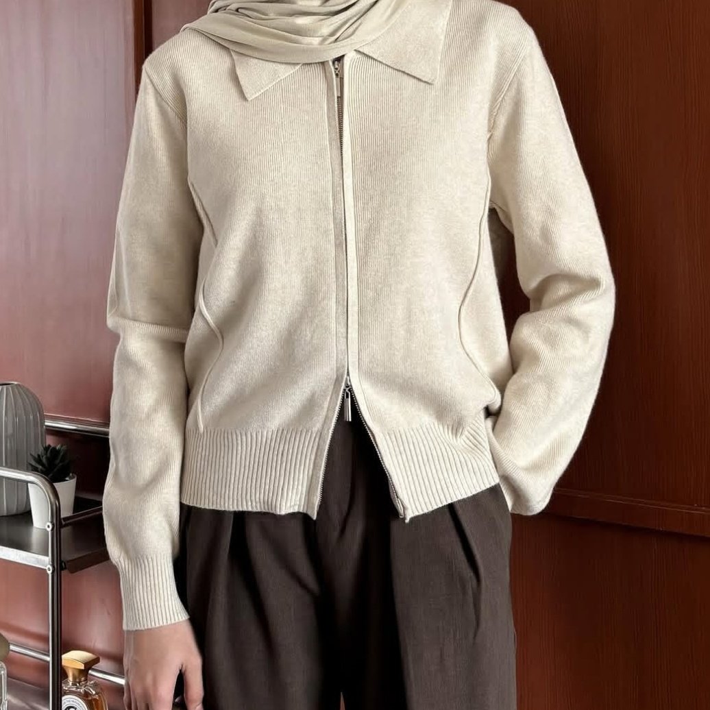 alsyncc's tweet image. zipper top that blends style and ease 🪐