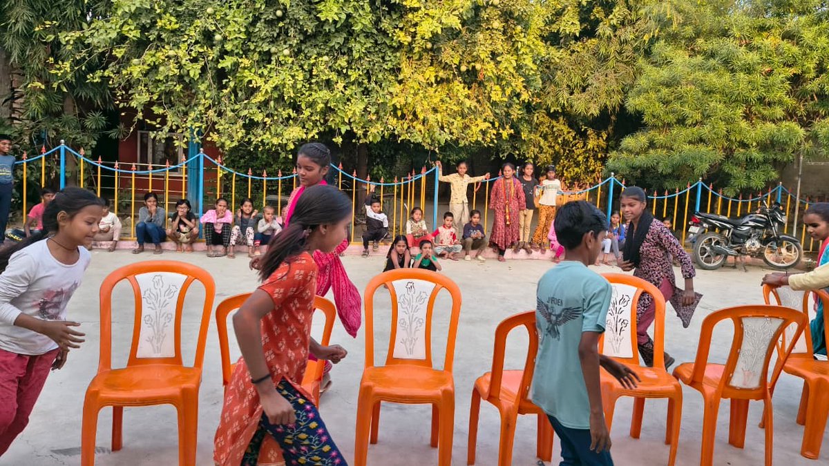 BansaLibrary's tweet image. Every child deserves a space that celebrates their curiosity. Celebrating Children’s Day with stories, laughter, and the quiet magic that unfolds when children find a space they truly belong to. Here’s a little glimpse into the joy at our Library yesterday.