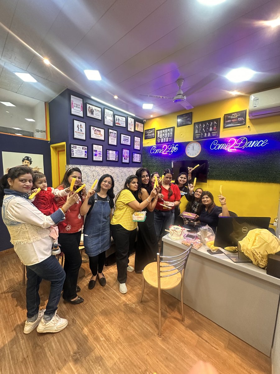 step2stepstudio's tweet image. ✨ Children’s Day Celebration at @step2stepdancestudio ✨

These glimpses are a reminder of how magical it feels when we all celebrate together like one big family. 💛✨

#ChildrensDay #Step2StepDanceStudio #KidsToDivas #DanceCelebration #HappyFaces #FunAndJoy #CuteMoments