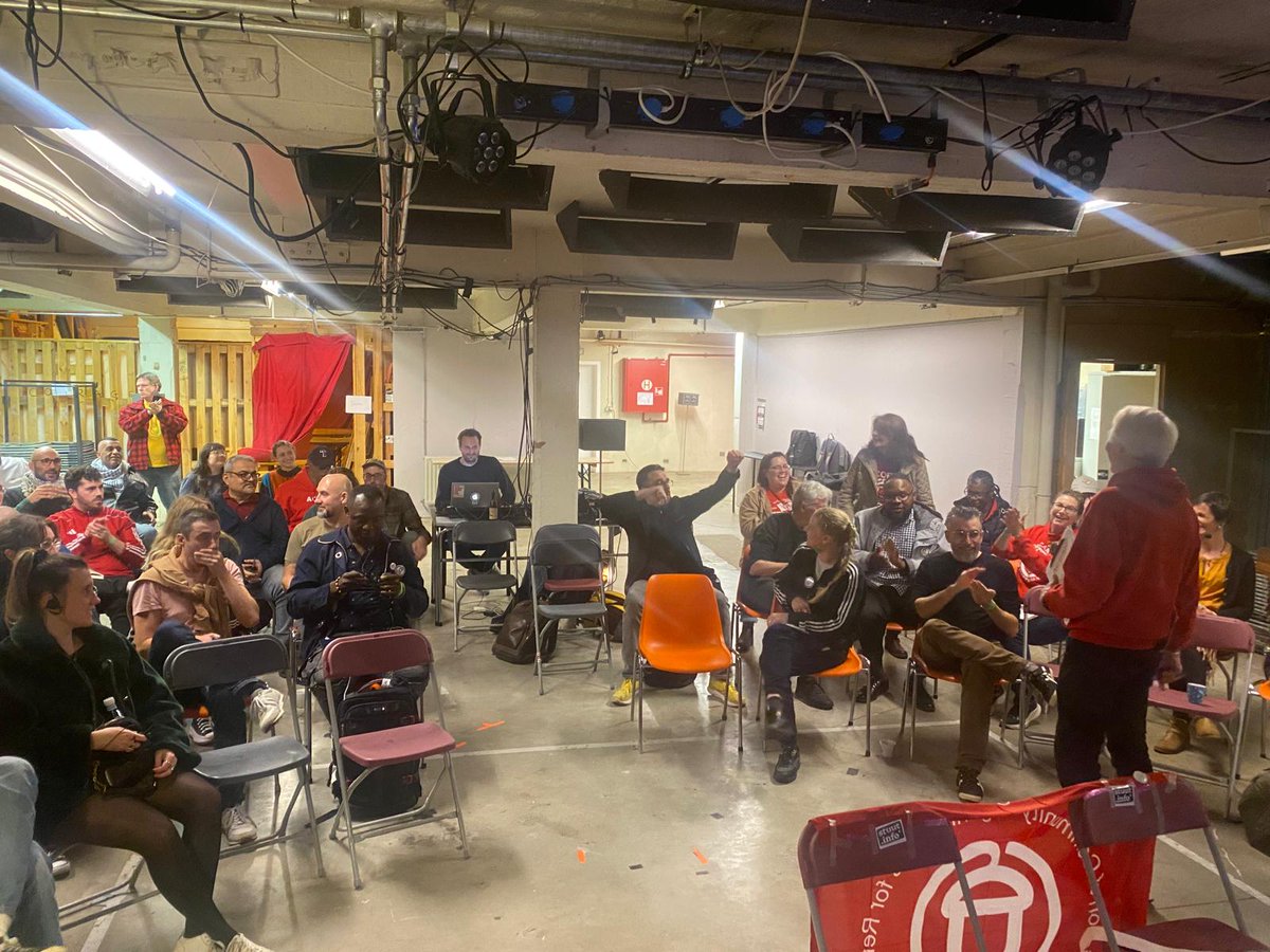 OEnsemble94330's tweet photo. OnEstEnsemble fait vibrer Bruxelles ! Du 7 au 10/11/2025, @ACORNGlobal a réuni des organisateurs de France, Angleterre, Belgique, Cameroun et +10 pays. 
Ensemble, nous avons échangé sur justice sociale, logement décent et droits des travailleurs. 🔥 🌎✊ https://t.co/G230KODCH3