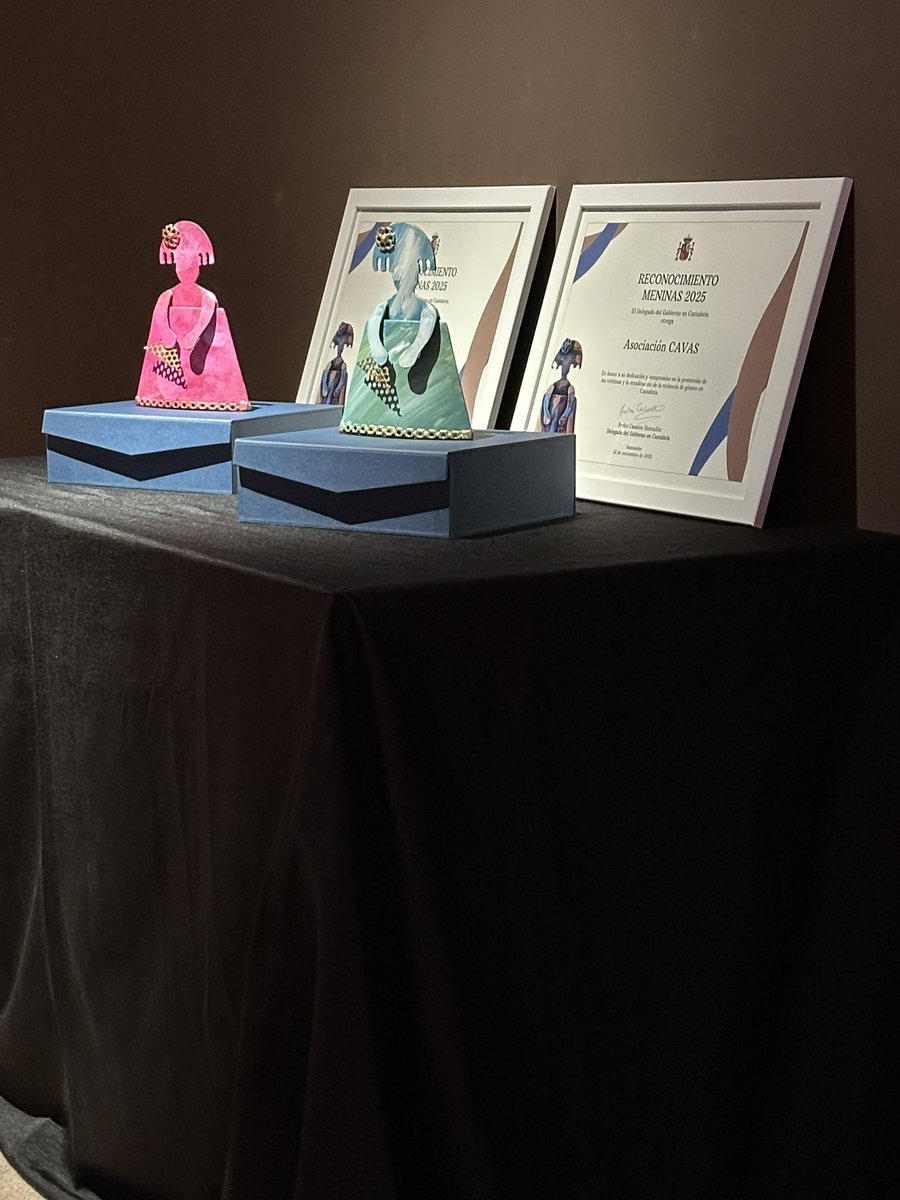 javiernoriegago's tweet image. Hoy, en Santander hemos acudido al Centro #CASYC invitados por la Delegación del Gobierno a la entrega de los #Premios #Meninas que este año han correspondido por su lucha por la igualdad de la mujer a la Asociación Cavas y a la periodista Pepa Bueno.
En el acto, nos ha deleitado…