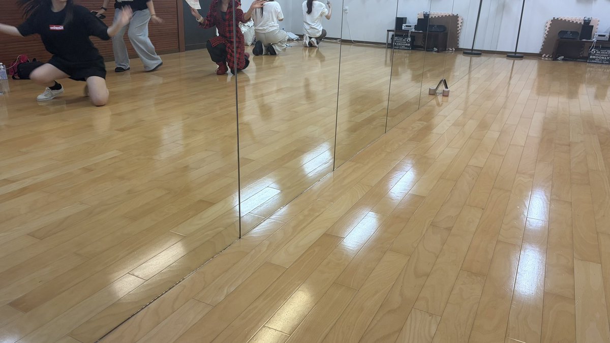 MKMZERO's tweet photo. H.I.Fに向けて秘密の稽古でハァハァして息をまいてる元アイドルばばぁ。腰いわさないように🙏 https://t.co/RjRat21oqD