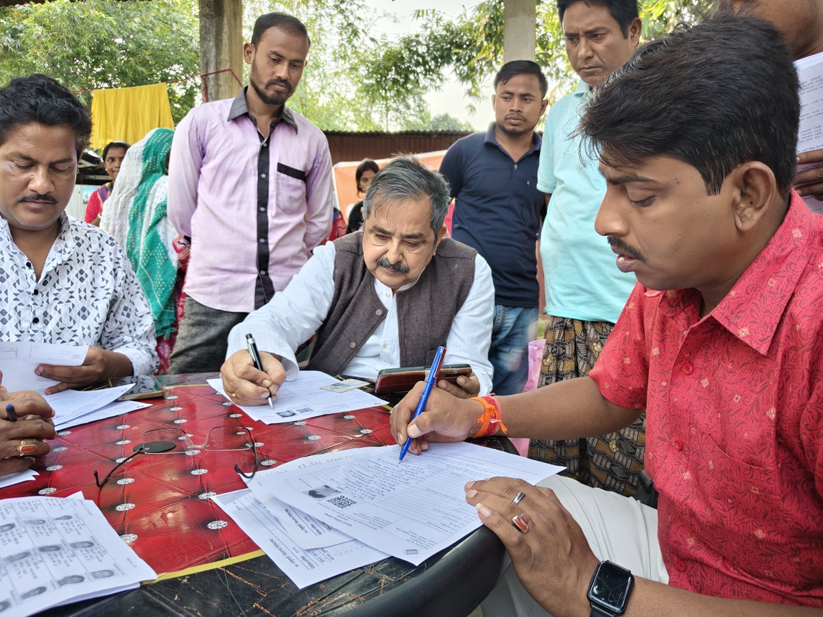 ashoklahiribjp's tweet photo. বালুরঘাট বিধানসভার অন্তর্গত হিলি ব্লকের পাঞ্জুল অঞ্চলের ডুমরন সংসদে SIR সহায়তা ক্যাম্পে।
#SIR #Hili #DakshinDinajpur #NorthBengal #WestBengalJobs https://t.co/dw8bXkBiS3