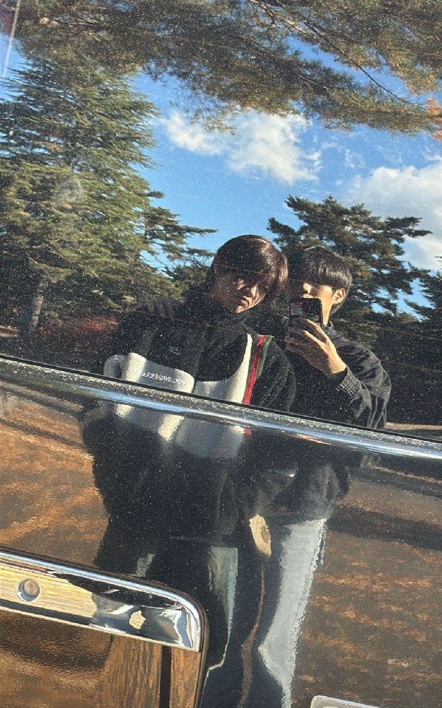 ณันท์ tweet media