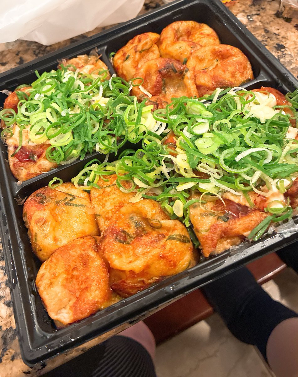 mi_kyousei's tweet photo. 11/2、初の大阪にマラソン旅行行ってきた〜🏃‍♀️
無事完走してたこやきも食べれたし、ヘリで大阪と神戸の上空を遊覧飛行というレア体験もできた😆✨
次は熊本城マラソン‼️ https://t.co/KLm8SHna5Z