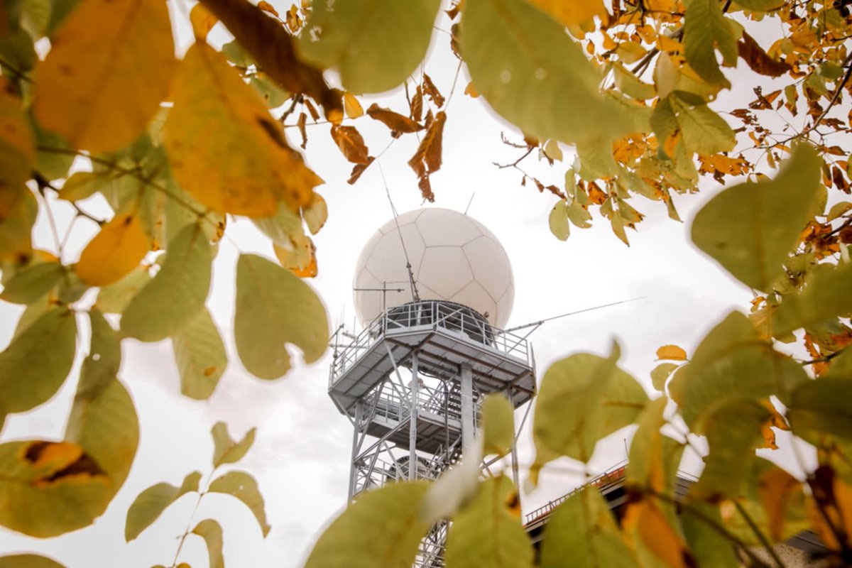 DHMZ_HR's tweet photo. Ovako danas izgleda naš radar na MRC Gradište, a ovako danas izgleda što "vidi" naš radar na MRC Gradište👉https://t.co/c2PoxLTZ08
📷Ivan Baboselac, MRC Gradište
#jesen #studeni #radar https://t.co/c6uWjgGQxd