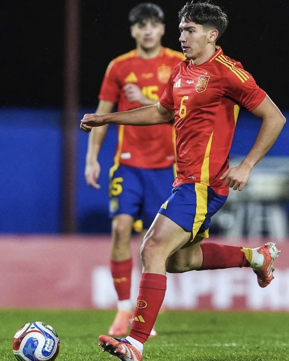💪🏻🇪🇸Mario Martín participó en la victoria de la <a href="/SEFutbol/">Selección Española Masculina de Fútbol</a> ante San Marino (7-0).

✅ El azulón disputó los últimos 20' de juego en el partido clasificatorio para el Europeo.

Próxima parada, ¡El 18 de noviembre 🆚 Rumanía! 🙌🏻
