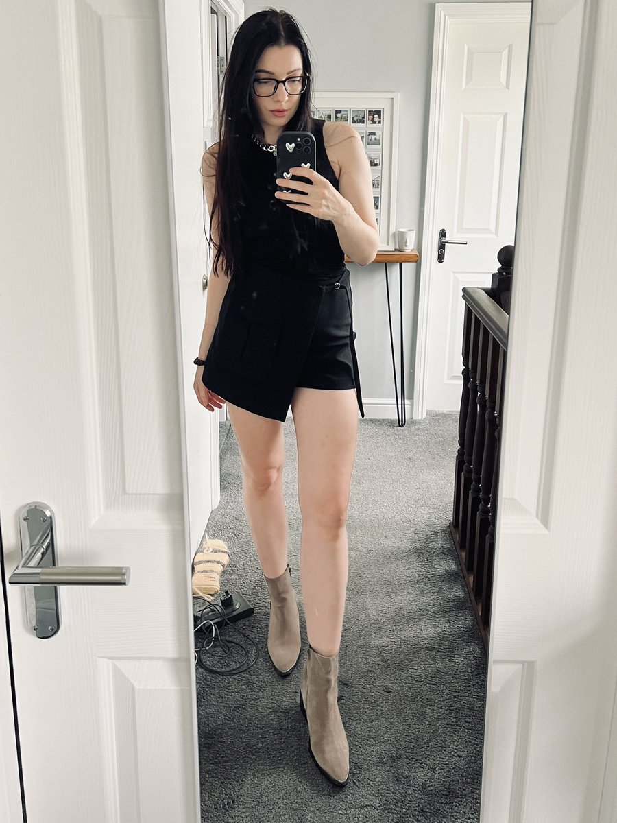 <a href="/jjmfrog/">Jay Jay</a> <a href="/Ying819/">Nftyt81</a> In a world where everyone online is either a fitness model, crypto success story or living their best luxury life, I’m none of this so this is how I decided on my name 😉👌🏼