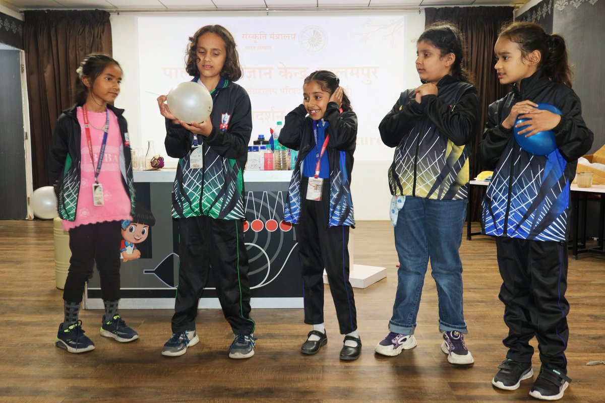 PSCPalampurhp's tweet photo. Palampur Science Centre conducted an interactive science demonstration lecture, enabling students to understand scientific concepts through practical engagement.
#ScienceExploration #PalampurScienceCentre #Palampur #CuriousMinds https://t.co/BnjWo8lOfV