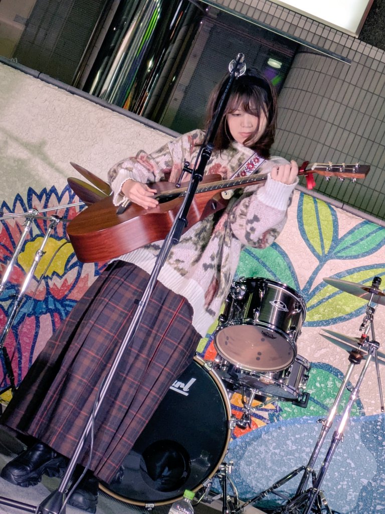 bmN4qV3TIJstY1c's tweet image. 20251115 @横浜リバーサイド  #柳本しほり #CMAP
横浜のお祭りにピッタリの柳本しほりちゃんの気合いの入った癖ソングを堪能しました！
完全アウェーの中での嬉しいお知らせも意外と集まってたファンには嬉しい限り😊
蕁麻疹に負けずに頑張れ～☺️

二十歳の私へ
歩きタバコ
Godbwye 
永遠の蝉