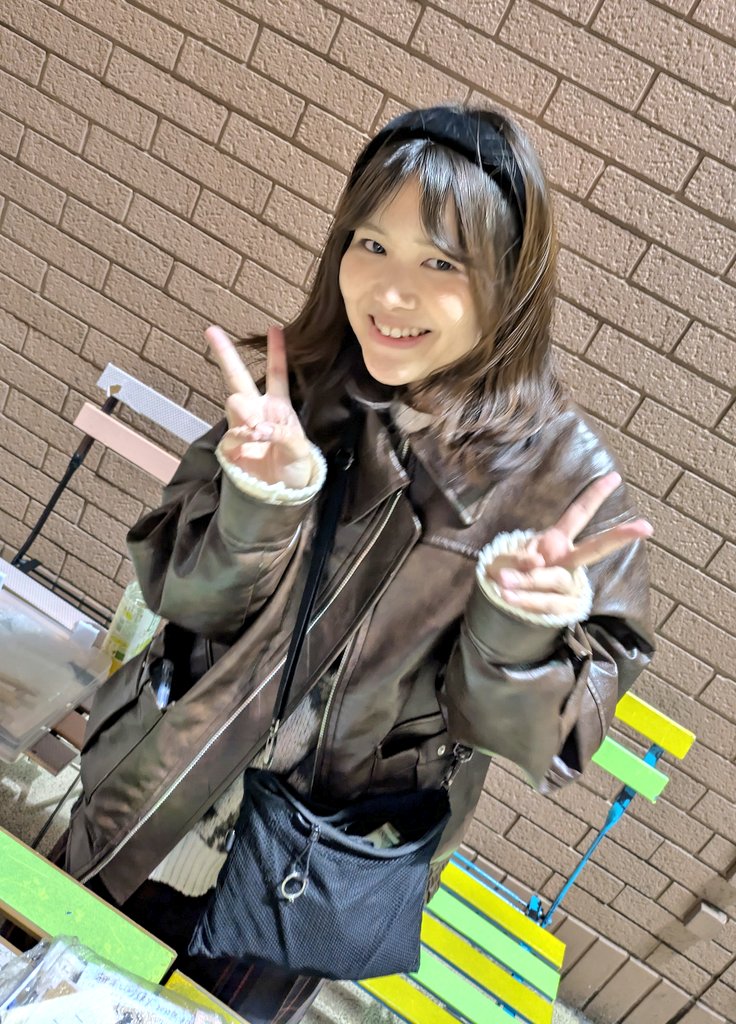 bmN4qV3TIJstY1c's tweet image. 20251115 @横浜リバーサイド  #柳本しほり #CMAP
横浜のお祭りにピッタリの柳本しほりちゃんの気合いの入った癖ソングを堪能しました！
完全アウェーの中での嬉しいお知らせも意外と集まってたファンには嬉しい限り😊
蕁麻疹に負けずに頑張れ～☺️

二十歳の私へ
歩きタバコ
Godbwye 
永遠の蝉