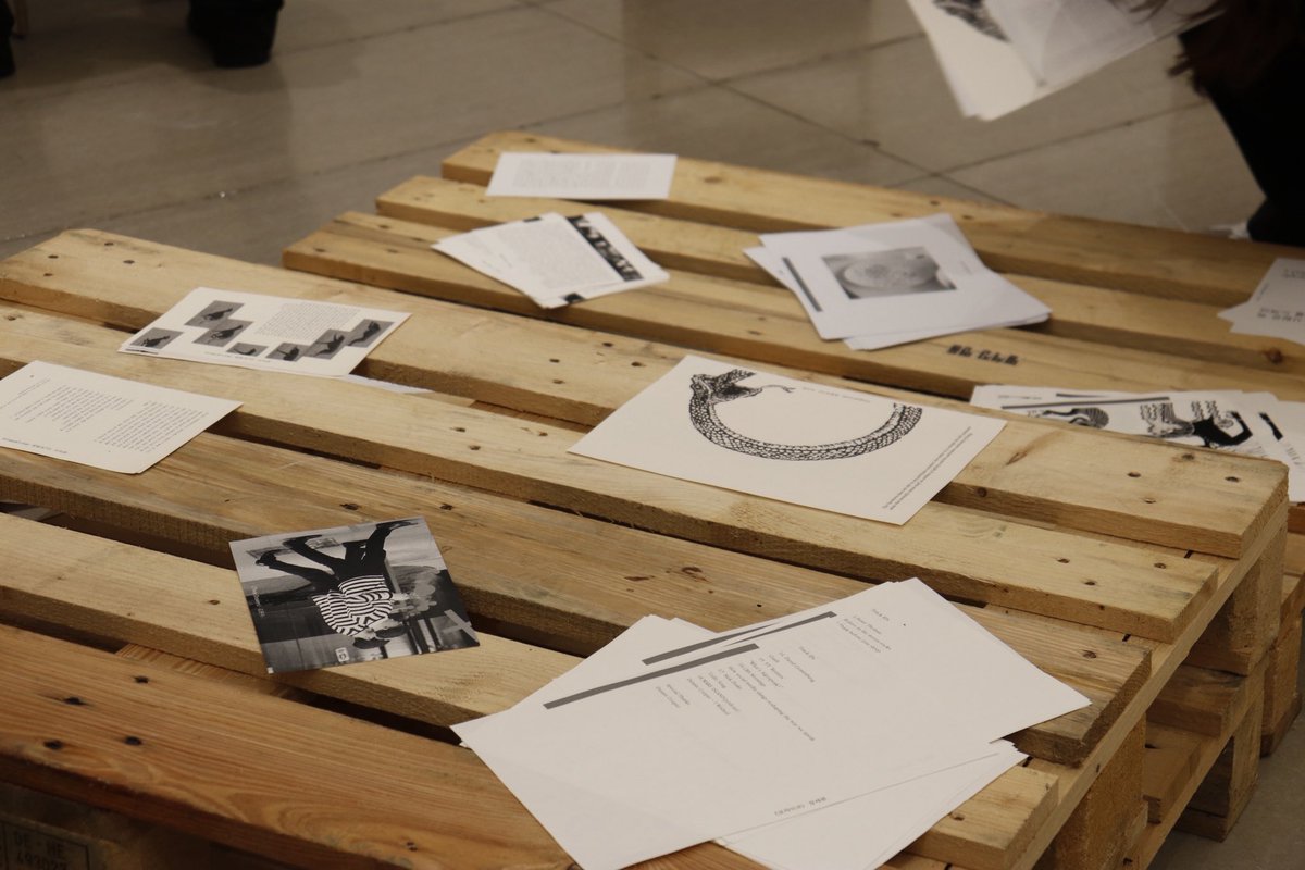 onelookinside's tweet image. 오늘 사건으로서의 이벤트도 끝! ^__^ 전시가 하루 남았다니…… 후련하면서도 아쉽다  내일은 언리밋 오픈런 예정…🏃🏽‍♀️