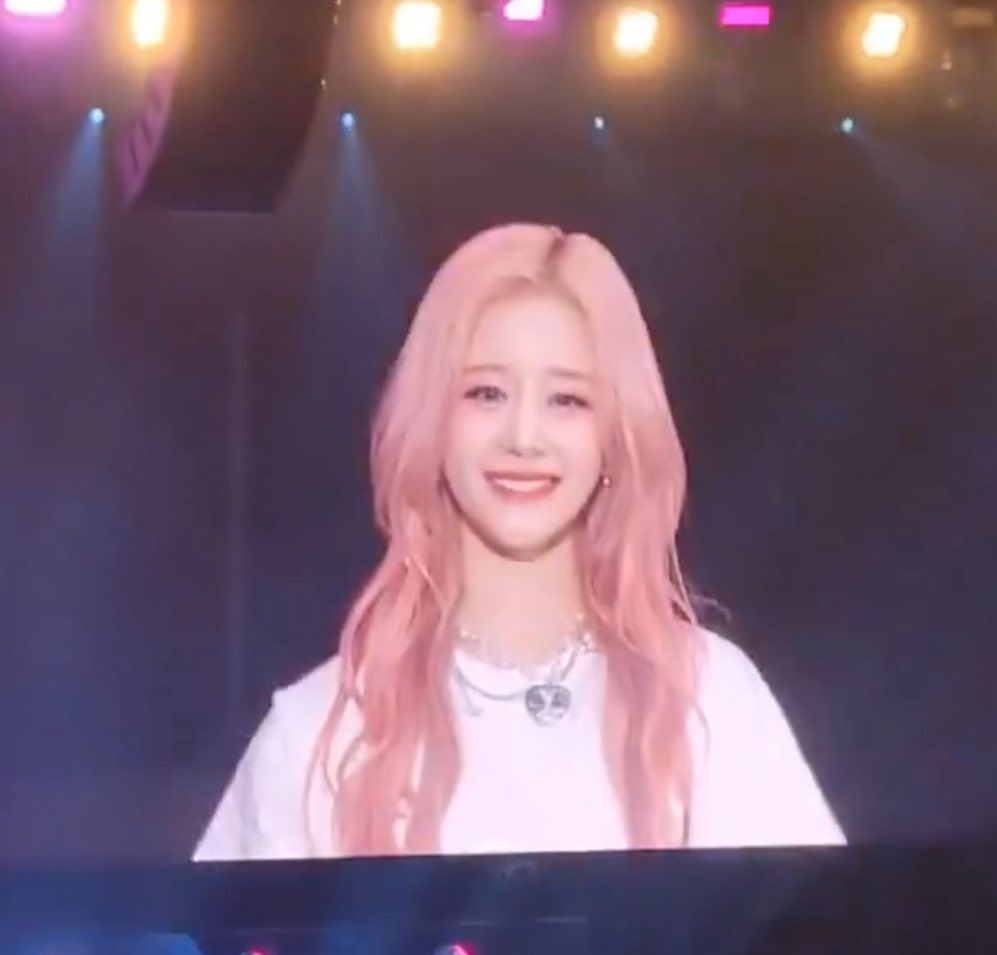 파리타 오늘 완전 빛나네요~ 너무 귀여워요! ✨

#BABYMONSTER #베이비몬스터 #PHARITA #파리타