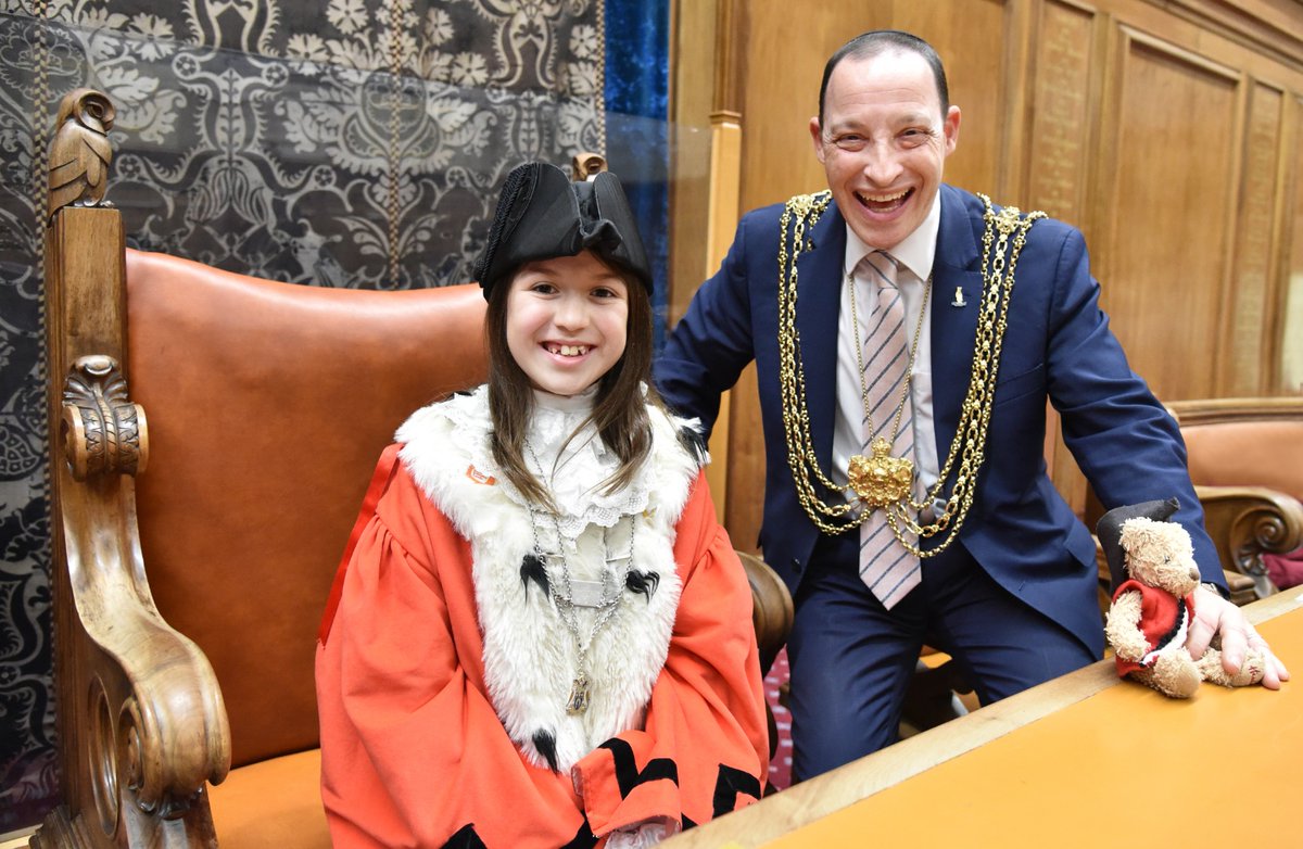 #LeedsNews: Congratulations, Sienna Silva-Farber, on becoming the new Children’s Mayor of Leeds. This is a truly wonderful achievement and a testament to your kindness, your passion, and the trust that children and young people across Leeds have placed in you <a href="/LSChildrenMayor/">Leeds ChildrensMayor</a>