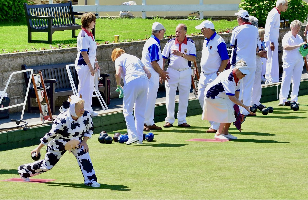 ‘Be Unusual’ 

Took this 11 years ago at Bideford Bowling Club , growing old disgracefully #devon #this_devon #meadowlady @devonlifemag