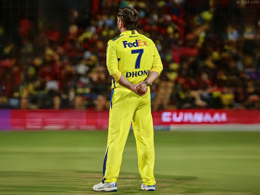 WorshipDhoni's tweet image. 🚨 MS DHONI IS RETAINED 🚨

- Thala is all set to play IPL 2026 at 44. 🦁🔥