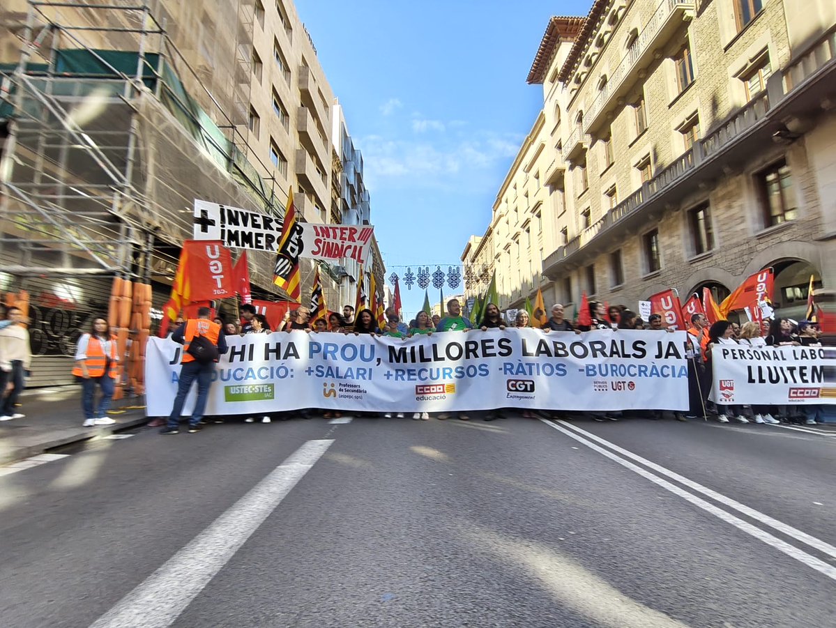 USTECSTEs's tweet image. El personal educatiu ja no 
arribem a tot:
❌Ni a final de mes!
❌Ni a tot l’alumnat!
❌Ni a tot el currículum!
#DignifiquemLaProfessio
#DignitatEducativa
#DignitatDocent