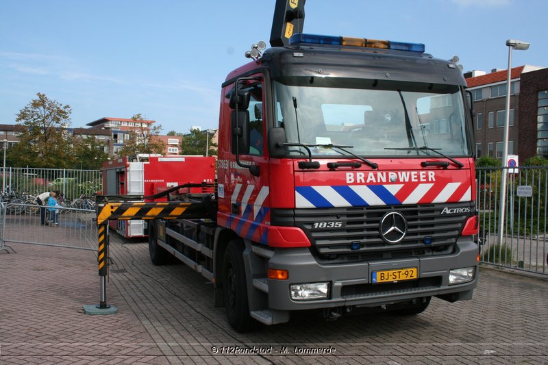 Drie gewonden bij ernstige aanrijding tussen tram en auto