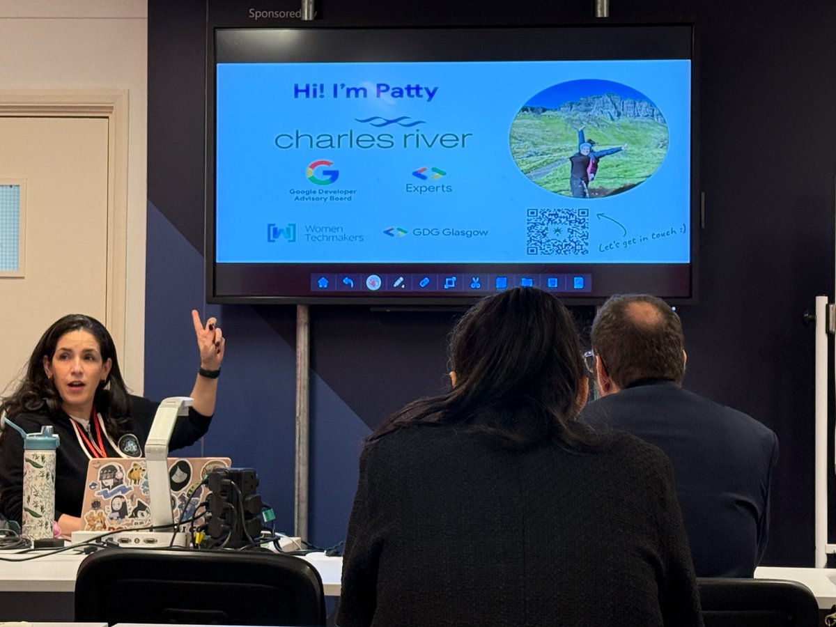 coder_jedi's tweet image. First workshop of the day. Starting with @pattyneta 🤩
#tnmoc
#devfest
#devfestBletchley