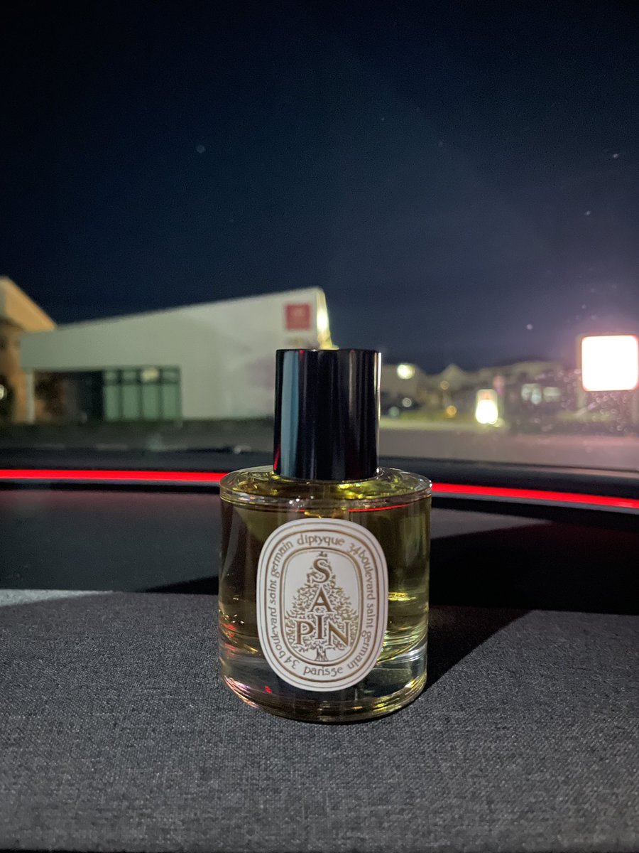 PF_512_S_Modulo's tweet image. 車の中の香り、EstebanやJo Maloneなどで迷走してたけど今はDyptiqueに落ち着いた。カーフレグランスはお店の人の話では40時間しか持たないので、ルームスプレーを足元にシュッとやるとしばらく良い香りが漂い、染みにもならずなんと言ってもコスパ良い😀今はSapinがお気に入り🥰