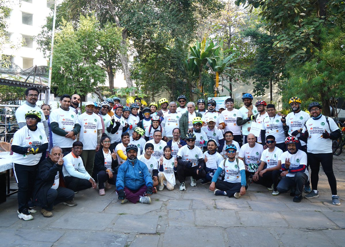 ConsumerVoiceIn's tweet image. विश्व सड़क यातायात पीड़ित स्मृति दिवस (WDoR 2025) के एक भाग के रूप में, सड़क पर खोए हुए जीवन को श्रद्धांजलि देने के लिए रोड सेफ्टी नेटवर्क (RSN), कंज्यूमर वॉयस (Consumer VOICE), और एनसीएचएसई (NCHSE) ने भोपाल में एक साइक्लोथॉन का आयोजन किया।
इस कार्यक्रम का आयोजन “गति प्रबंधन और…