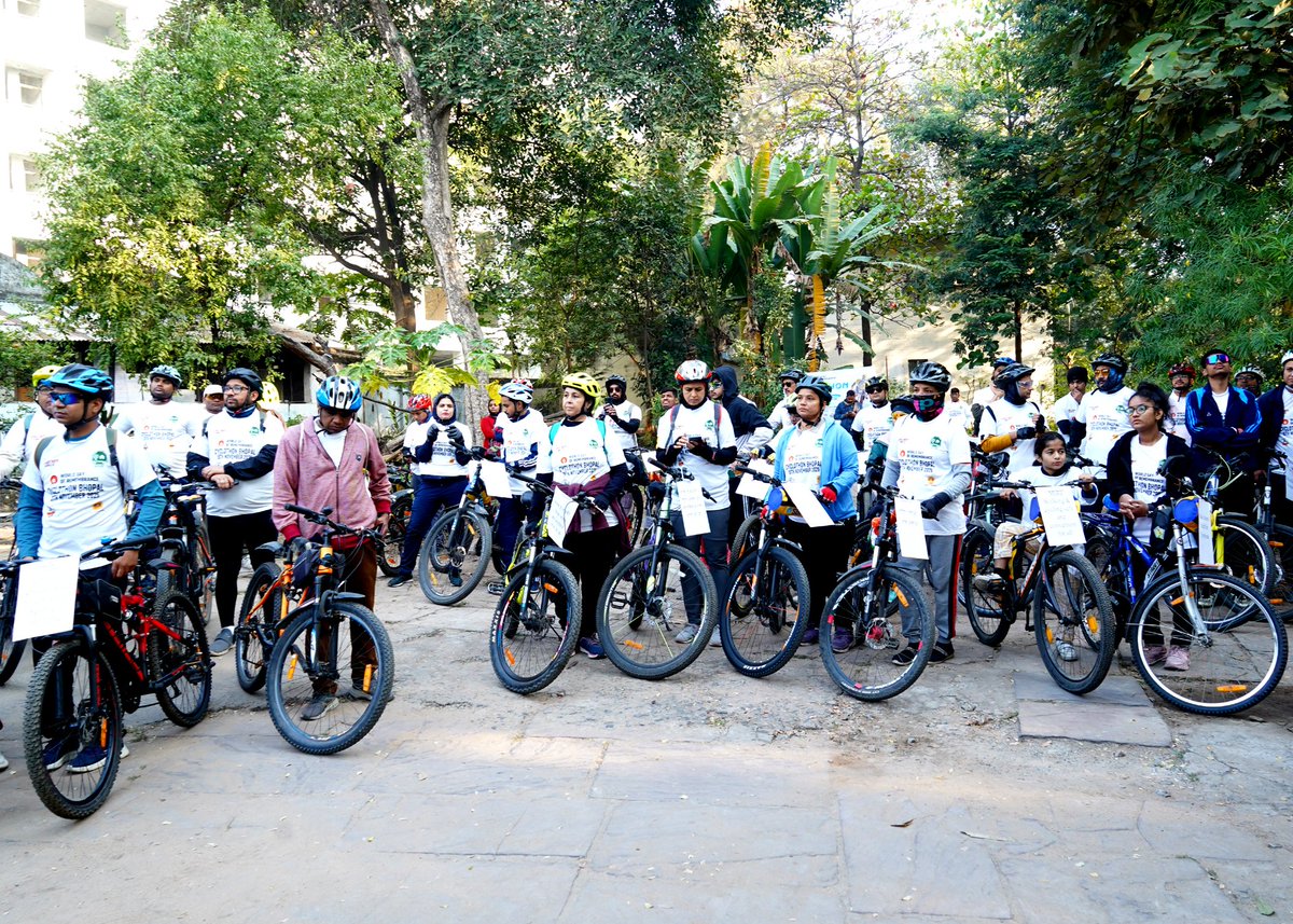 ConsumerVoiceIn's tweet image. विश्व सड़क यातायात पीड़ित स्मृति दिवस (WDoR 2025) के एक भाग के रूप में, सड़क पर खोए हुए जीवन को श्रद्धांजलि देने के लिए रोड सेफ्टी नेटवर्क (RSN), कंज्यूमर वॉयस (Consumer VOICE), और एनसीएचएसई (NCHSE) ने भोपाल में एक साइक्लोथॉन का आयोजन किया।
इस कार्यक्रम का आयोजन “गति प्रबंधन और…