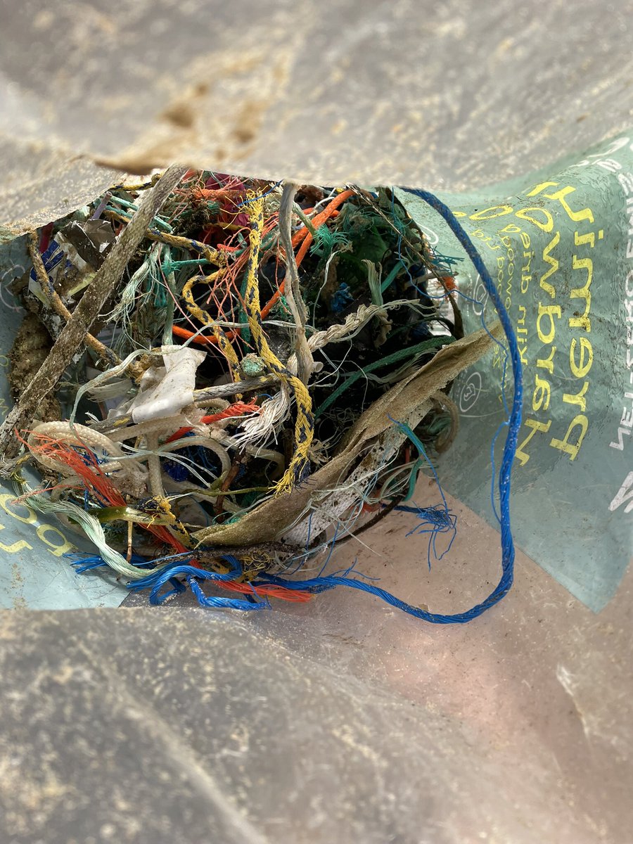 Clairie21's tweet image. Big beach clean #doingourbit #rope #fishing #lovewhereyoulive #glass #beachlife #litter #plastic