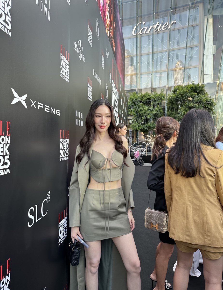 สวยมากค่า 🤍

#ELLEFashionWeek2025xFame
#EFW25ATICONSIAM 
#FamePathsitar