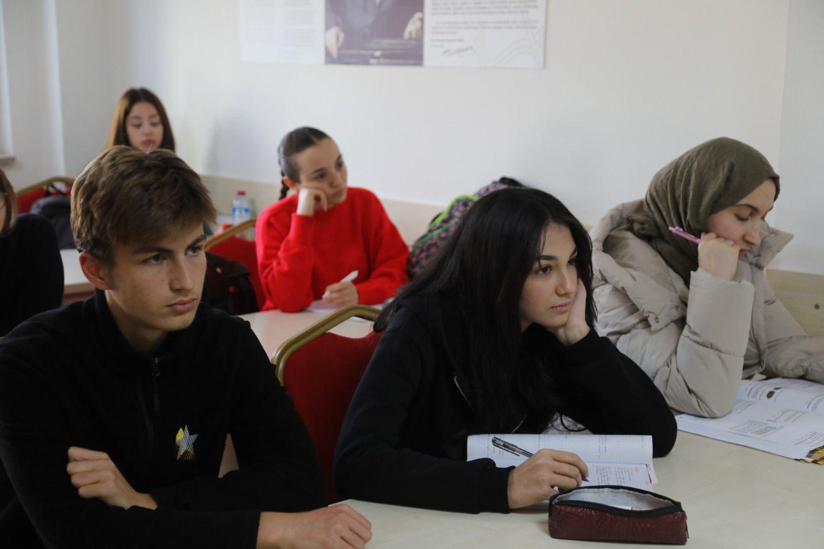 🎓 Çankaya Evlerimizde LGS ve YKS hazırlık kurslarımız devam ediyor!

📘 LGS hazırlık (8. sınıf)
Kırkkonaklar, Esat, Sokullu ve Bademlidere Çankaya Evlerinde

📗 YKS hazırlık (12. sınıf)
Nazım Hikmet, Yıldız ve Cebeci Çankaya Evleri’nde eğitimlerimiz sürüyor.

Gençlerimizin