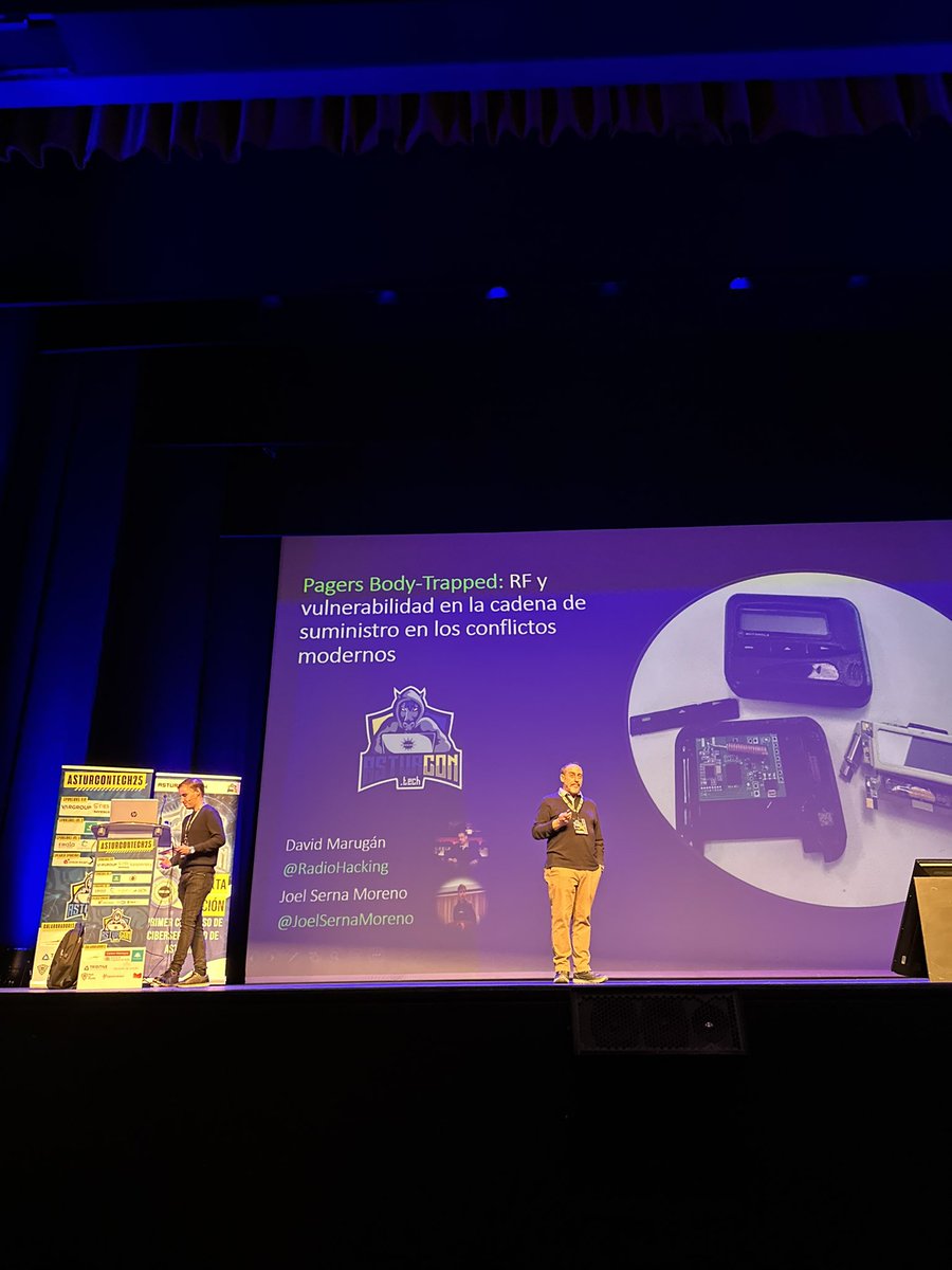 AsturCONtech's tweet image. Y después del descanso, tenemos ya por aquí a @JoelSernaMoreno y @RadioHacking con su charla Pagers Body-Trapped: RF y vulnerabilidad en la cadena de suministro en los conflictos modernos
Gracias amigos!