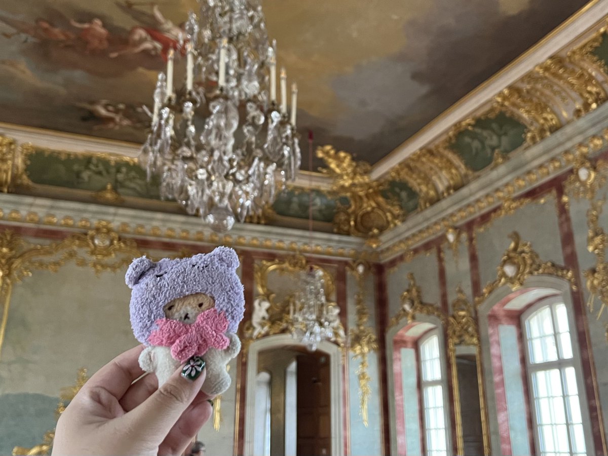 we're back from vacation!! autumn trip with this babie!! we went to parks, castles, palaces, museums. art galleries and old towns in the baltics 🇪🇪🇱🇻🇱🇹🇫🇮