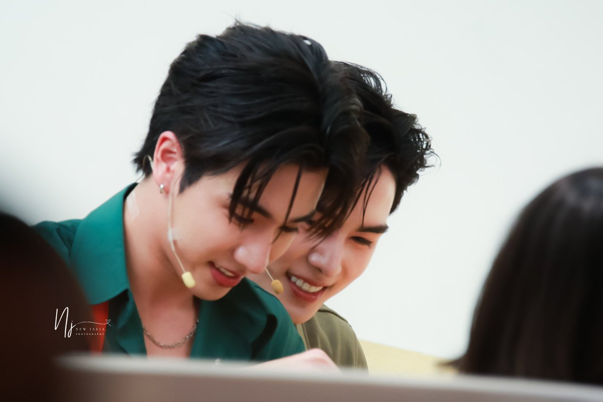 NewJaeja_'s tweet photo. 251115 ฟีลดูฟอ...แอ...นอ...ชงชาเบาๆ 😝

PERTHSANTA JOY KAMUTEA 

#NEWKAMUEVENTxPerthSanta 
#PerthSanta https://t.co/dya56ZWys7
