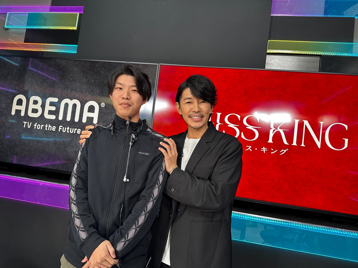 fujiki_official's tweet photo. 公式ファンクラブFBI

#藤木直人 のつぶやき VOICE🗣
更新しました！
□━━━━━━━━━━━■

本日は朝から #旅サラダ 生放送からの…

東京に戻って「MISS KING/ミス・キング」
のんさんとのスペシャル番組の収録へ💨

収録スタジオでフジテレビ「最後の鑑定人」でご一緒だったチーフカメラマン（通称 ロッキーさん）と偶然の再会！嬉しくて2shotを撮らせていただいた藤木直人よりFBI会員の皆様にメッセージです✍️

【FAN CLUB】ログイン後
【VOICE】をチェック👇
https://t.co/HDuxqj0L8m

#MISSKING #ミス・キング
