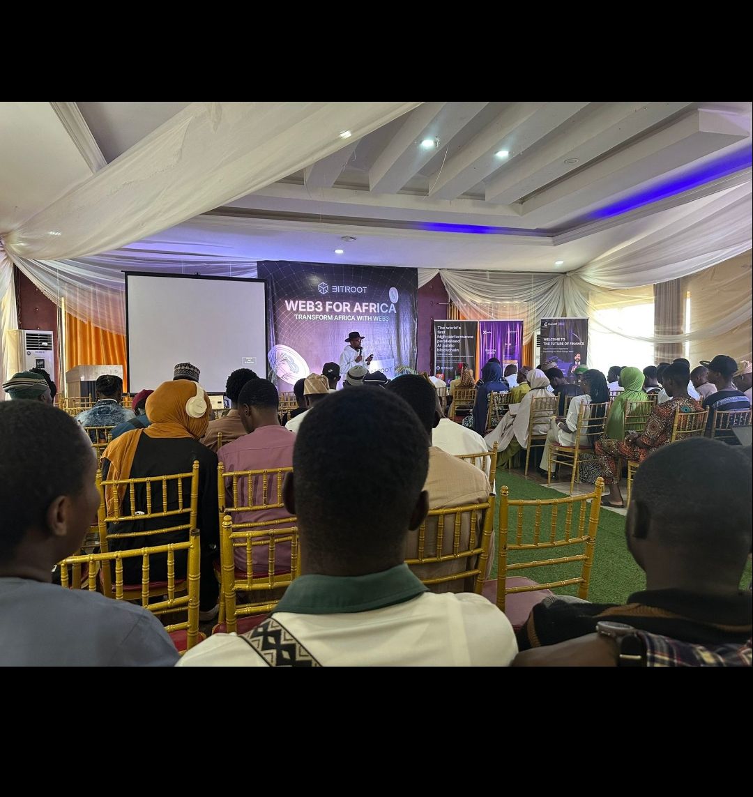 rMp6faYeNP70034's tweet image. #Bitroot 革新比特币生态！OP_CAT重启原生智能合约，0.3s确认+10万TPS破性能壁垒，EVM兼容DApp零迁移。激活万亿BTC流动性，DeFi/NFT/跨链全覆盖。从非洲路演到AI算力融合，超越数字黄金，铸就Web3新基建！乘区块链浪潮，定义价值未来