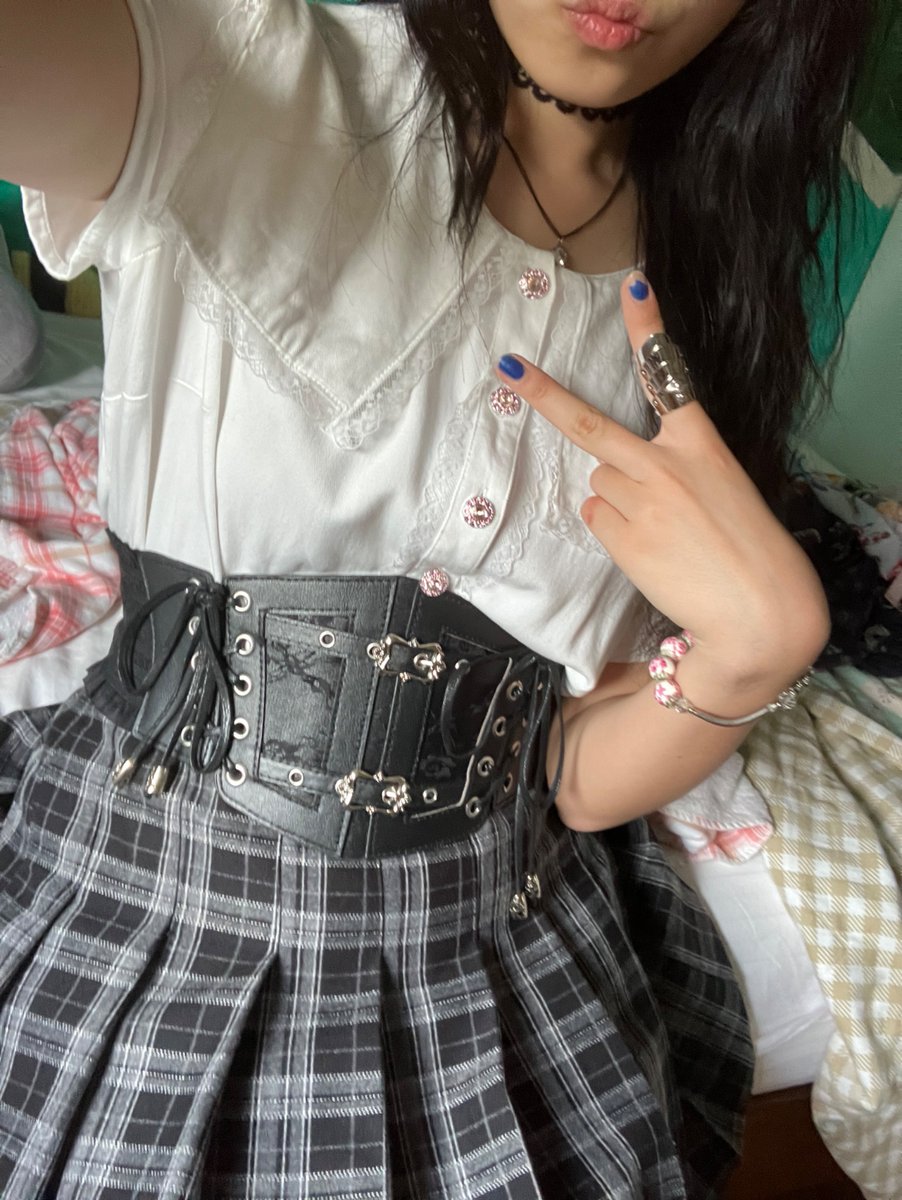 eliarts972's tweet photo. Biggest perk of being a casual art teacher is that I can wear literally whatever I want to work 💕 https://t.co/81IgIMTZVH