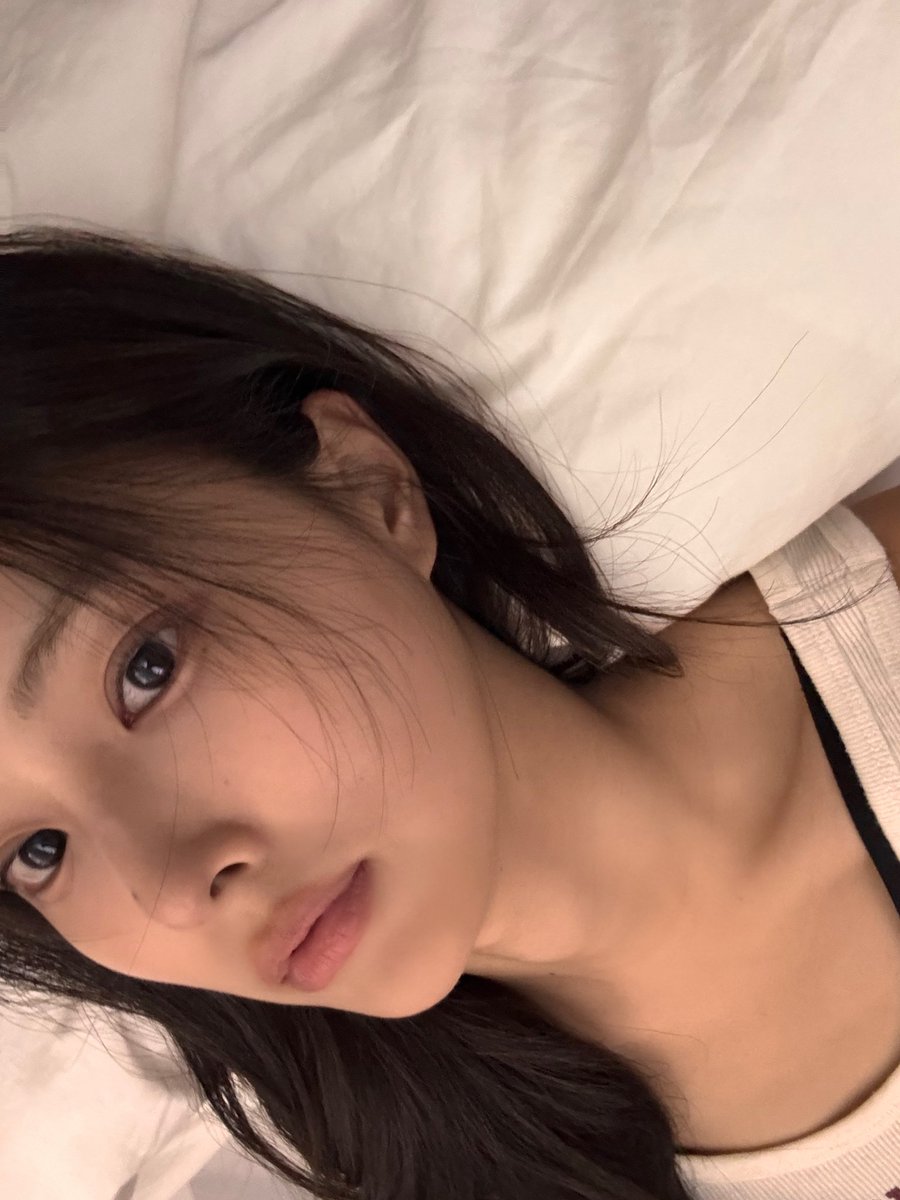 hyemsta's tweet photo. barefaced hyewon is back 🫠 https://t.co/g2mjjQtikA