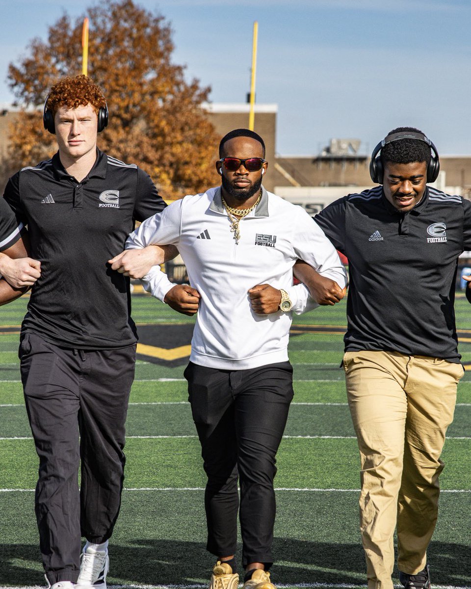ESUSports's tweet photo. 11.15.25 — Hornet Walk 📸 https://t.co/o0t4hcKj37