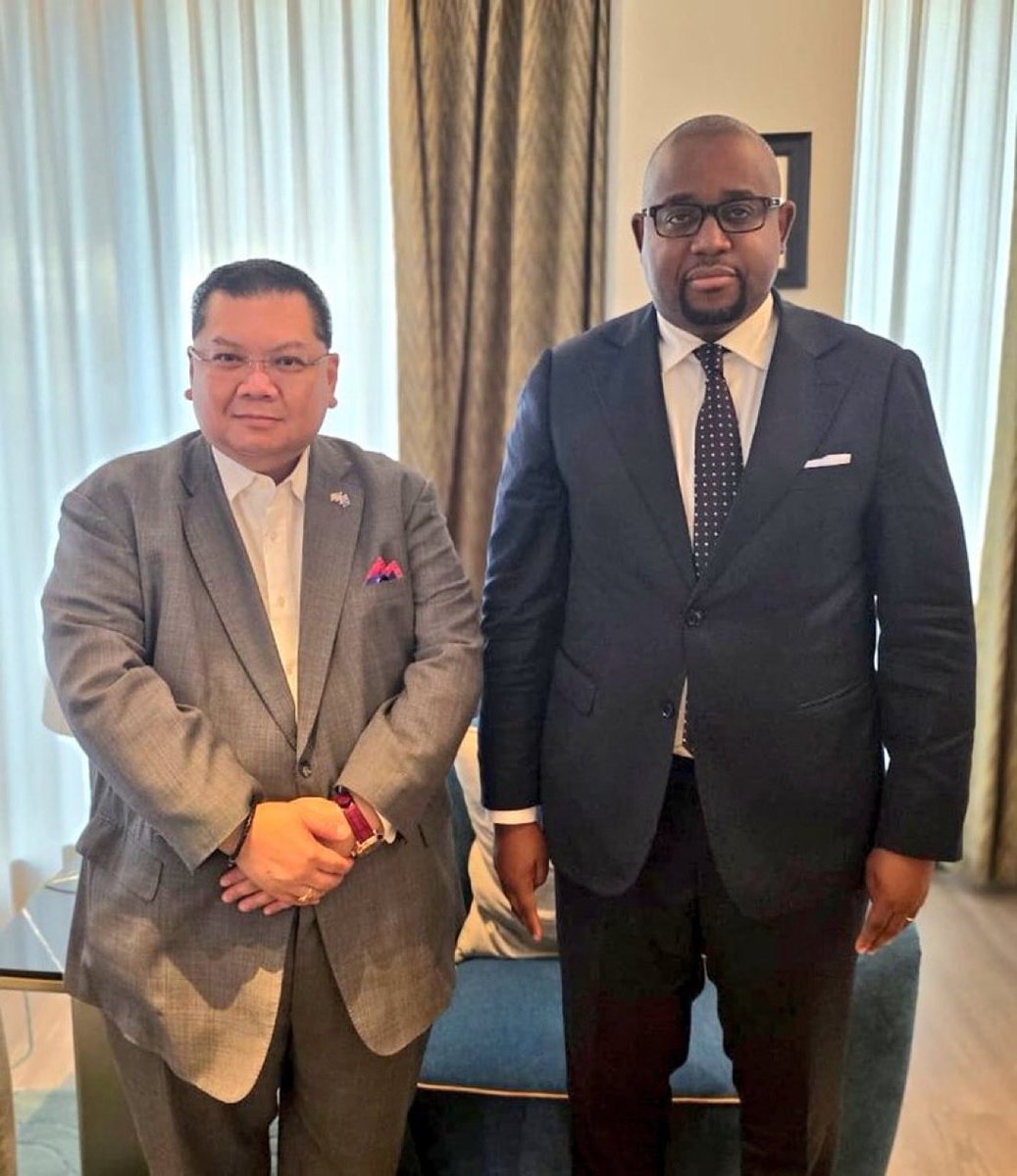 Vous êtes les premiers à nous casser les oreilles avec vos slogans creux de « non à la balkanisation », alors que dans les faits, vous déroulez le tapis rouge à ces personnes qui, jour et nuit travaillent au morcellement de notre pays. 
#SauvonsLaRDC 
#RDC 🇨🇩