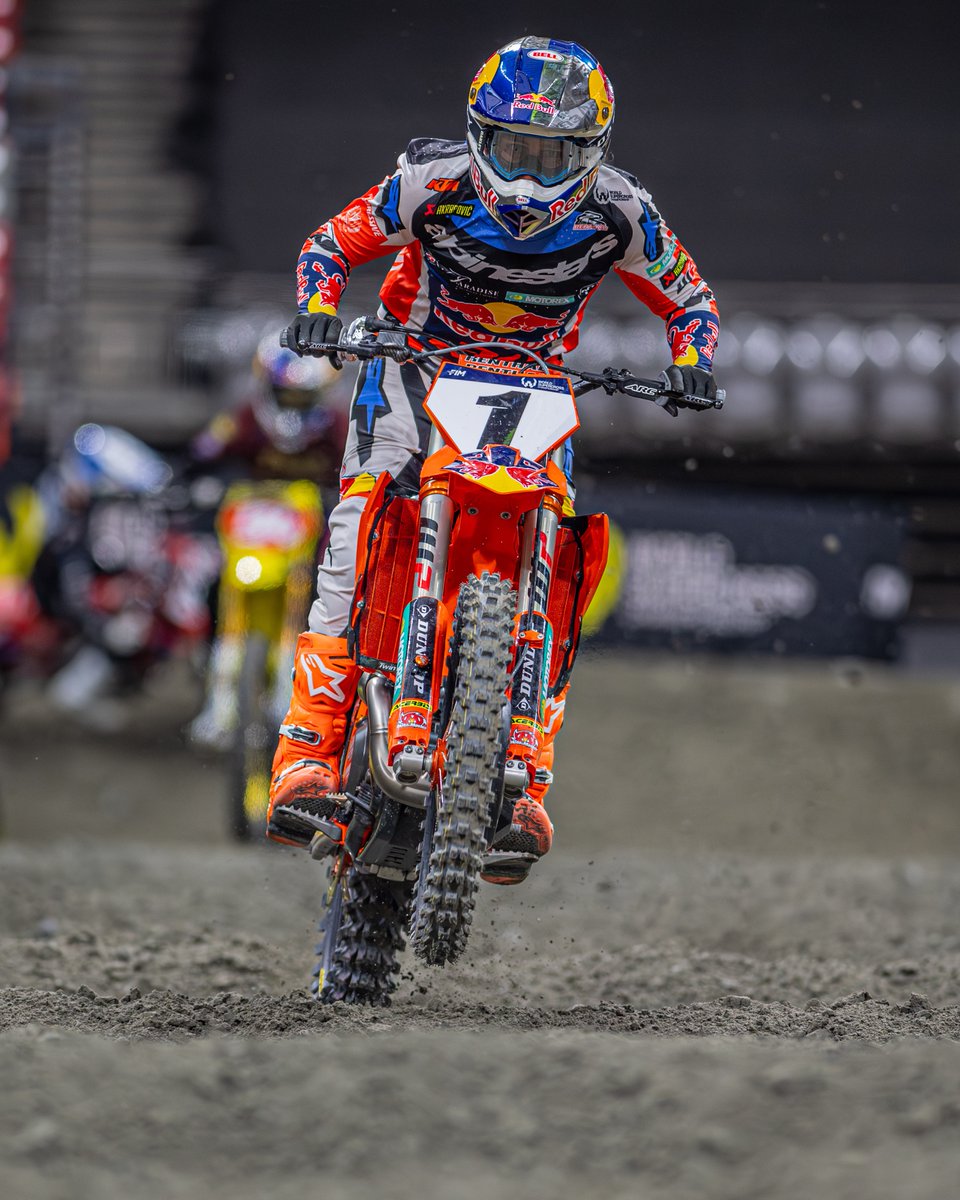 My press day interviews went live whilst everyone in Europe was asleep, so watch them now! Dare I say my best 'press day' interviews of the year... vitalmx.com/videos/feature…