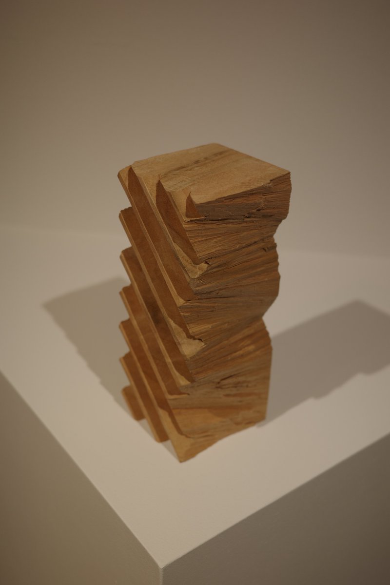 小畑多丘『MYMOVE-彫刻の逆のドローイング 彫刻を彫刻ではない方法で表現する』 @ アニエスベー ギャラリー ブティック

B-BOY彫刻家でおなじみの小畑さんの躍動感を感じる線画。