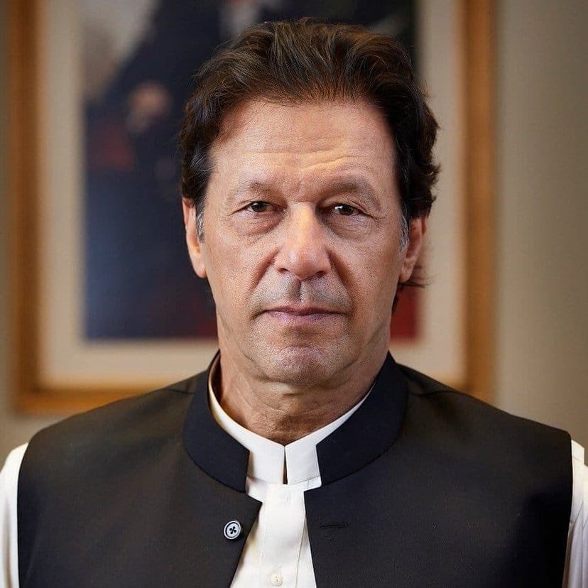 اتنا اونچا مینار ہے کہ گرانے کے لیے کم ظرف دشمنوں کو مٹی میں گڑھنا پڑا