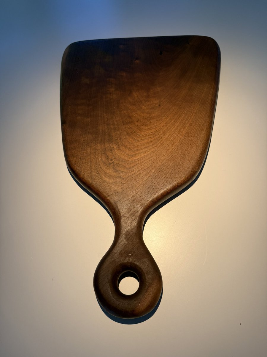 judahrhodie's tweet image. What a beauty!!!  ⬇️⬇️⬇️This week I received this beautiful cheese board from @DallingerTim It is made from walnut and the craftsmanship and design are really top notch.  I do a lot of woodwork but not like this.  Tim is clearly a very talented guy.  It takes a lot to get my…
