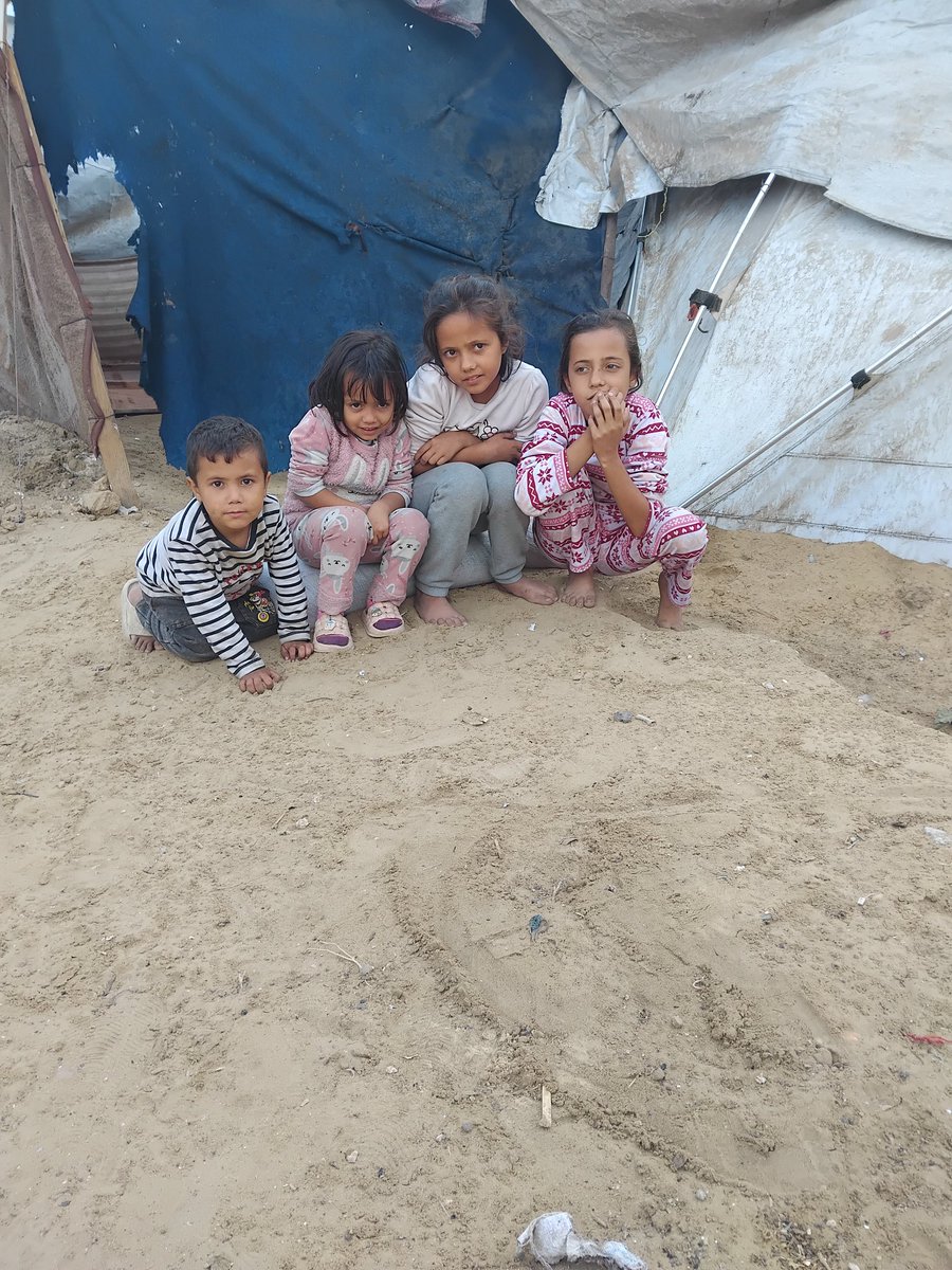 Abeer351989's tweet image. ❄️💧 My children are freezing in a flooded tent.
💔 Nights are harsh, and they desperately need help.
🙏 Donate warm clothes &amp;amp; blankets now—every little bit counts!
#HelpChildren #EmergencyAid #WarmthForAll.
chuffed.org/project/143320…